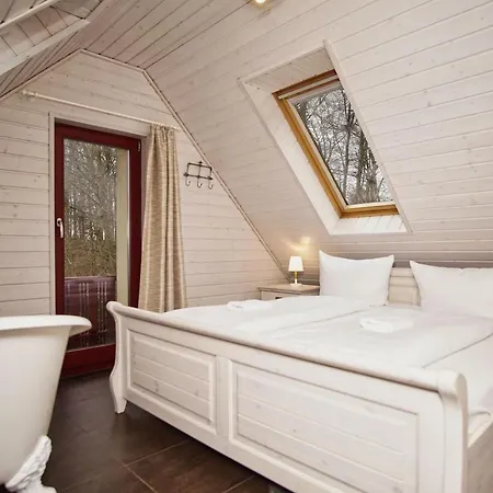 Idyllische Lage, Eigene Fasssauna, Kamin Und Terrasse - Ferienhaus Rotkaeppchen Sellin (Rugen)