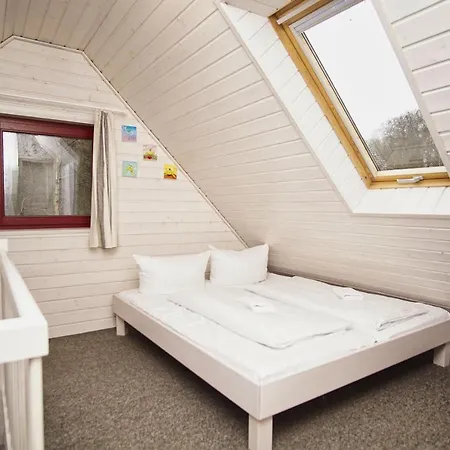 Idyllische Lage, Eigene Fasssauna, Kamin Und Terrasse - Ferienhaus Rotkaeppchen Sellin (Rugen)